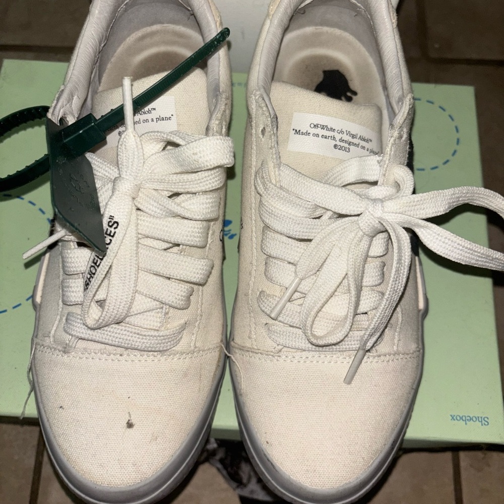 Off-White Vulcanized Low-Top Sneakers